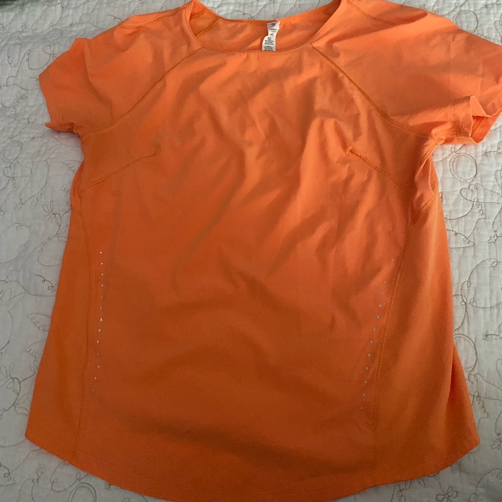 Lululemon tee